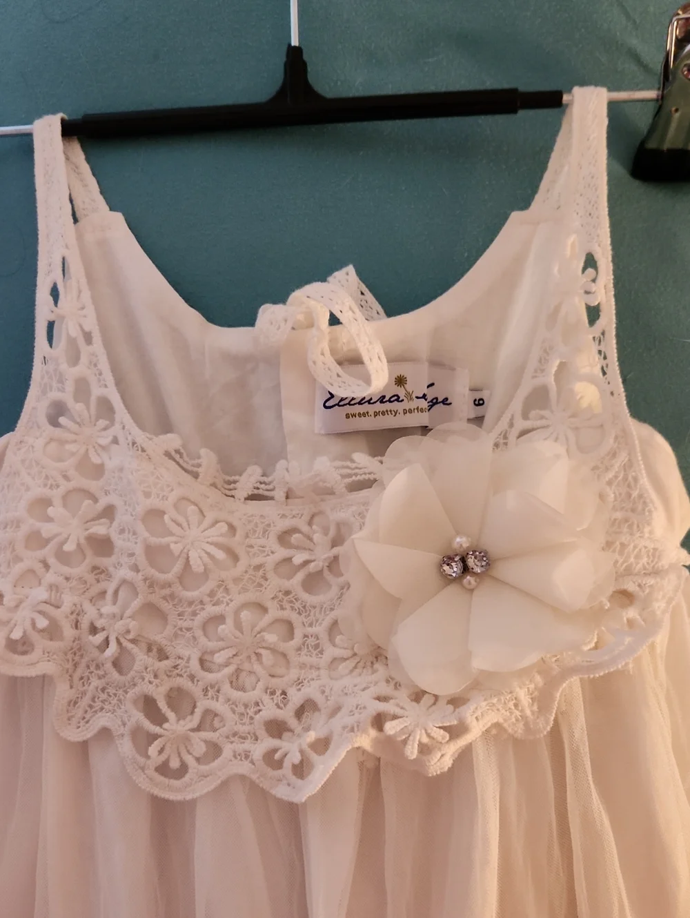 ellura sage white lace